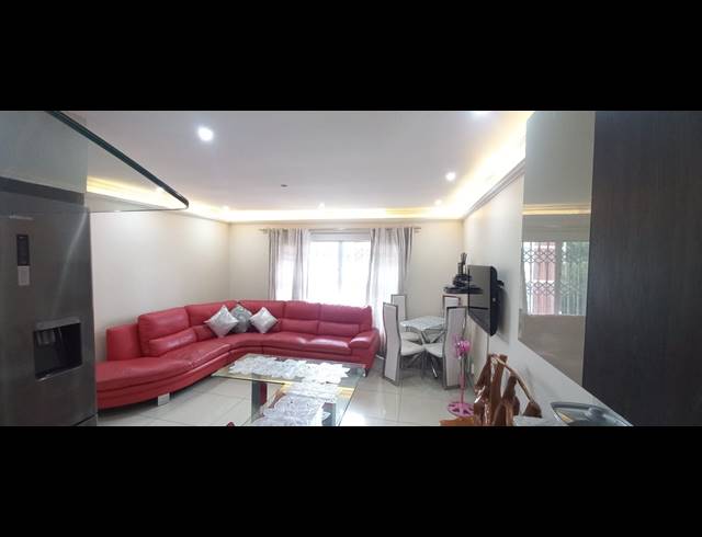 2 BEDROOM FLAT TO LET IN ESSENWOOD